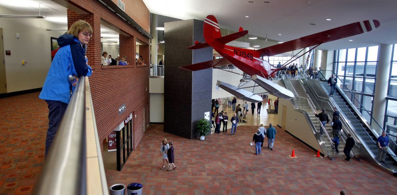 Delta Airlines Kalamazoo Battle Creek International Airport – AZO Terminal