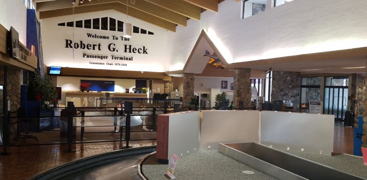 Delta Airlines Oneida County Airport – RHI Terminal