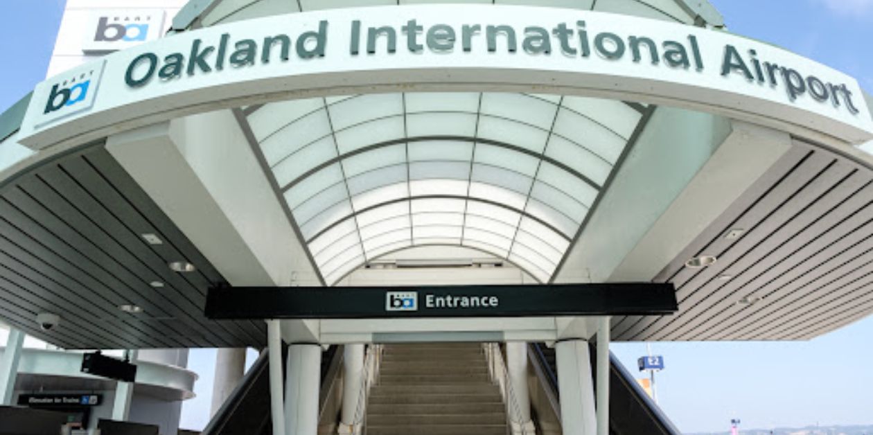United Airlines Oakland Airport Office in California