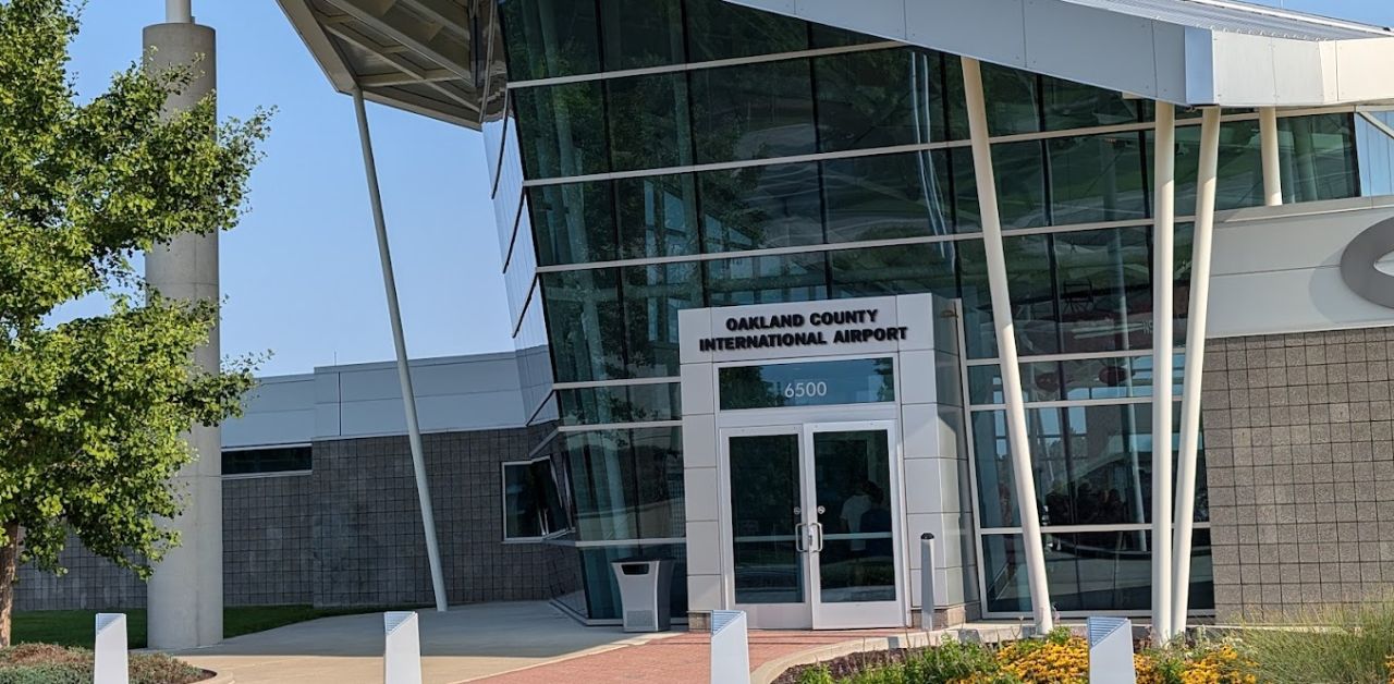 Delta Airlines Oakland County International Airport – PTK Terminal