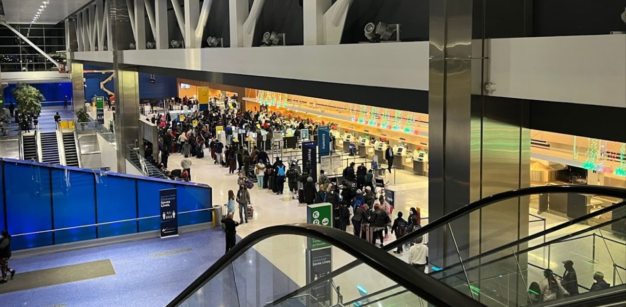 Turpial Airlines DTW Terminal