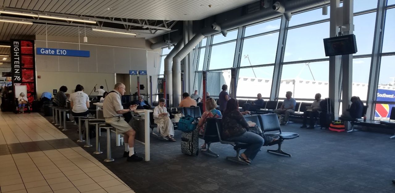 Turpial Airlines STL Terminal