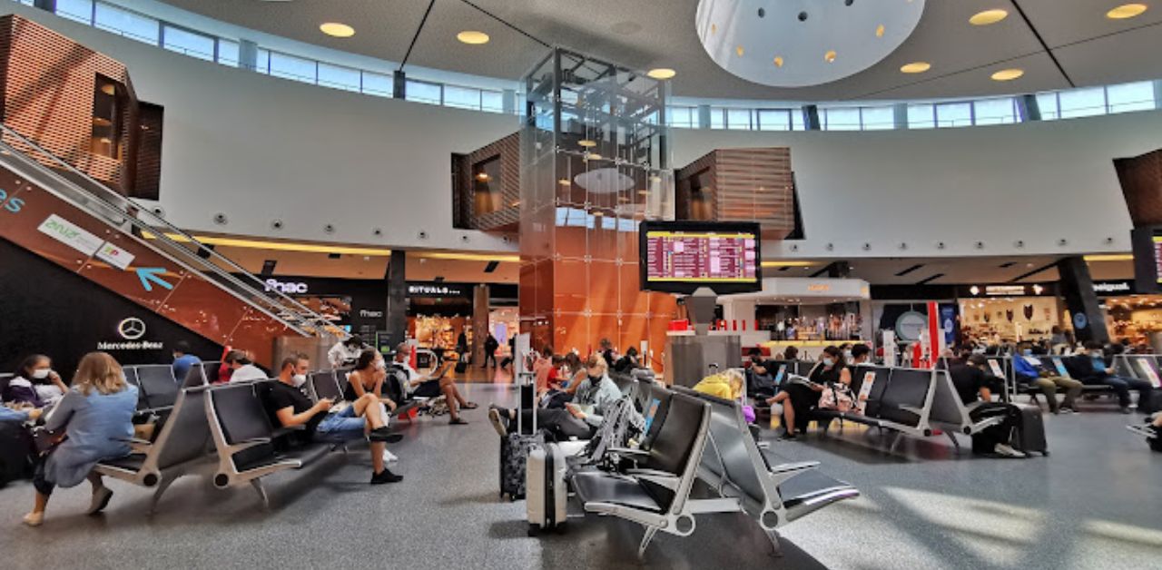 Vietnam Airlines LIS Terminal