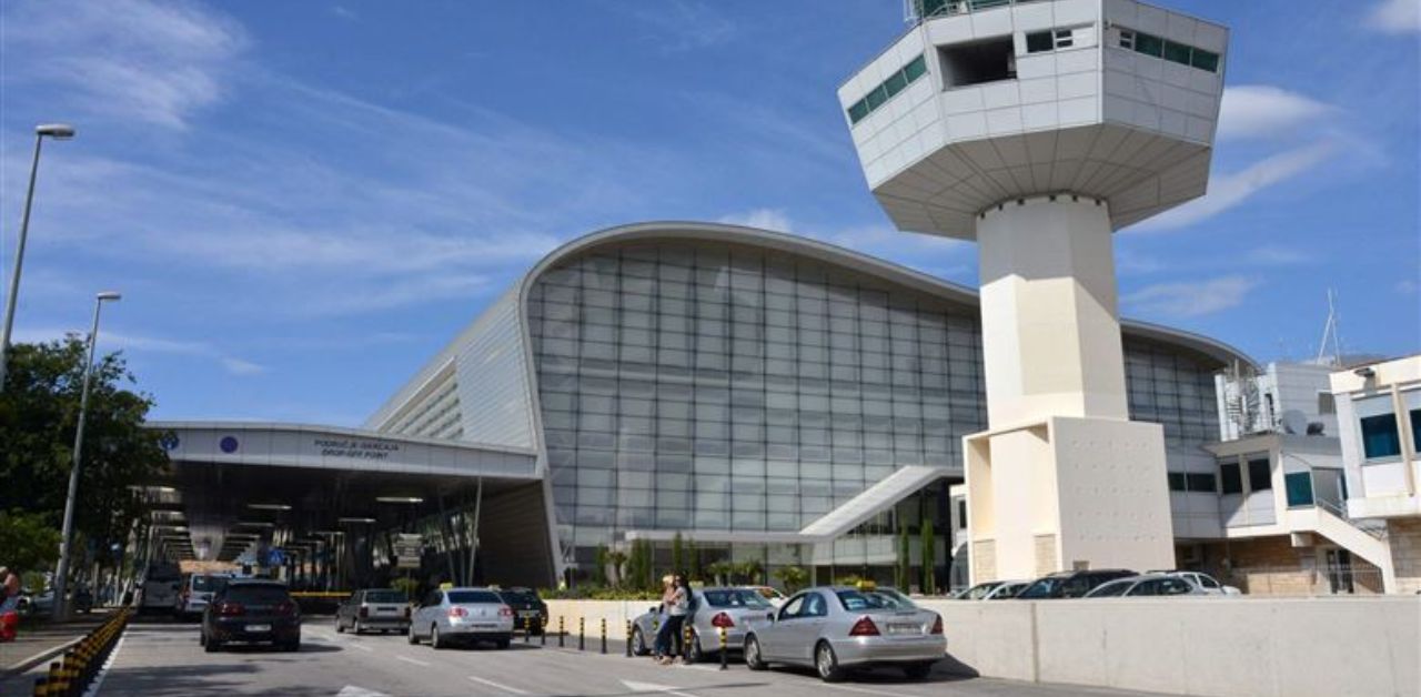 Lufthansa Airlines DBV Terminal